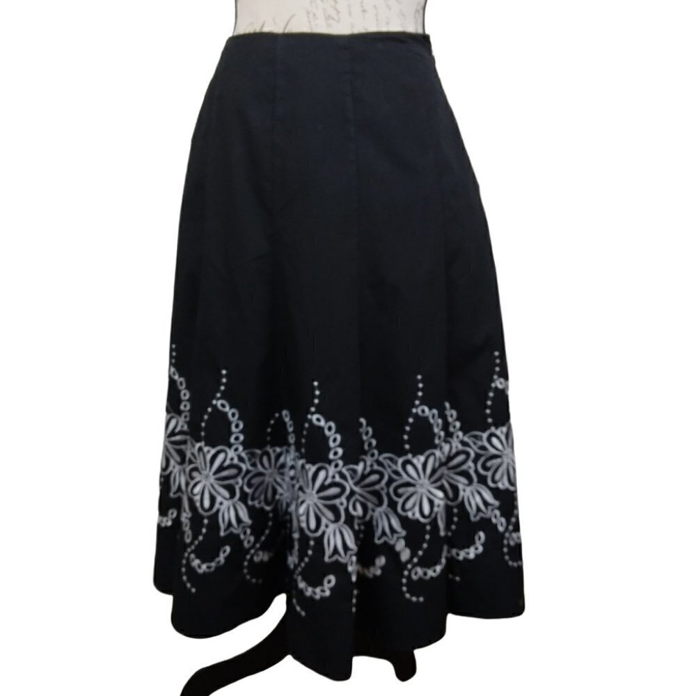 Allison Taylor | Embroidered Floral Skirt Black White | Size 4